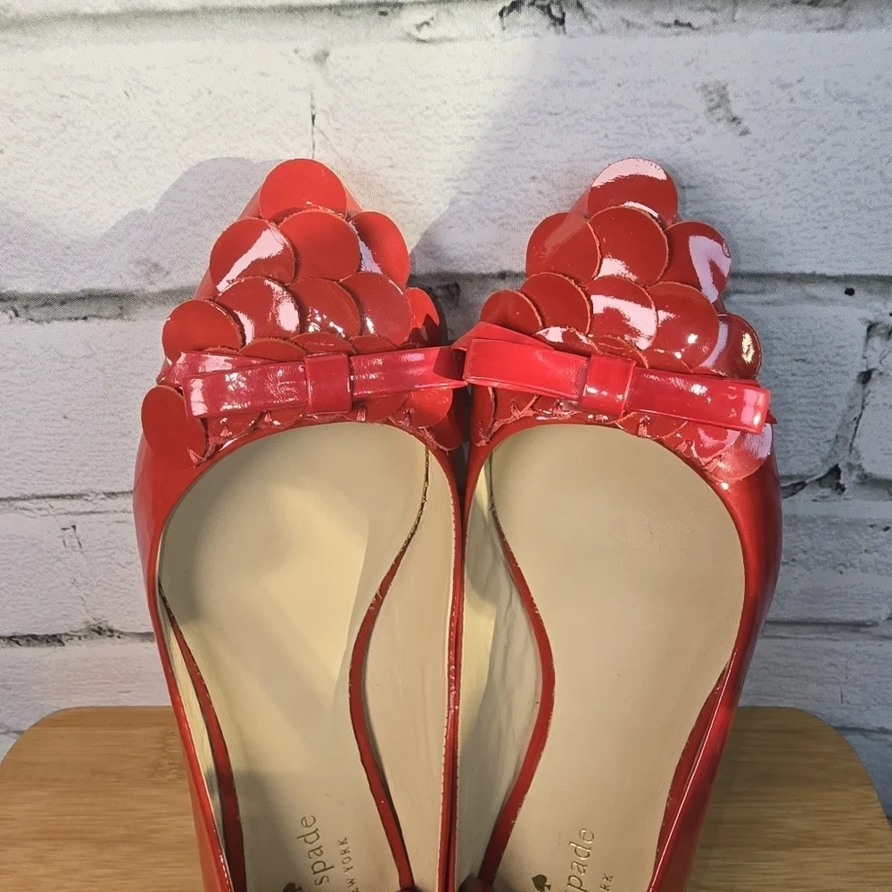 KATE SPADE NEW YORK ERICA RED PATENT FLATS WOMENS SIZE 6 1/2 EUC